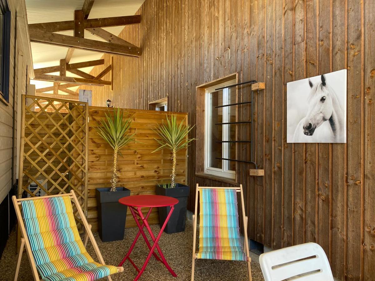 Chateau De Bellevue B&B Et Appartements Avec Piscine Saisonal Chauffee Et Chambres Partout Climatisees Saint-Avit  エクステリア 写真
