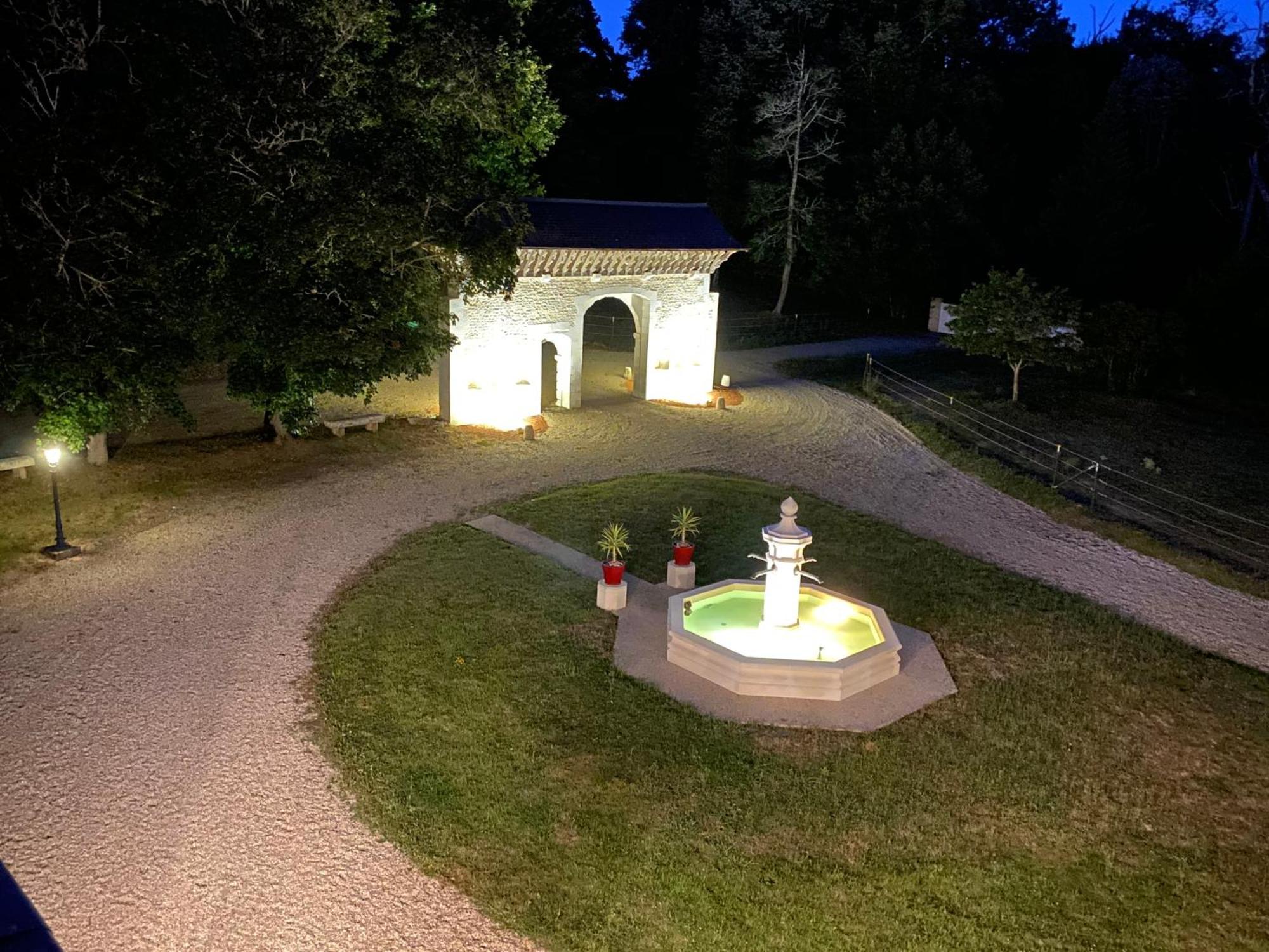 Chateau De Bellevue B&B Et Appartements Avec Piscine Saisonal Chauffee Et Chambres Partout Climatisees Saint-Avit  エクステリア 写真