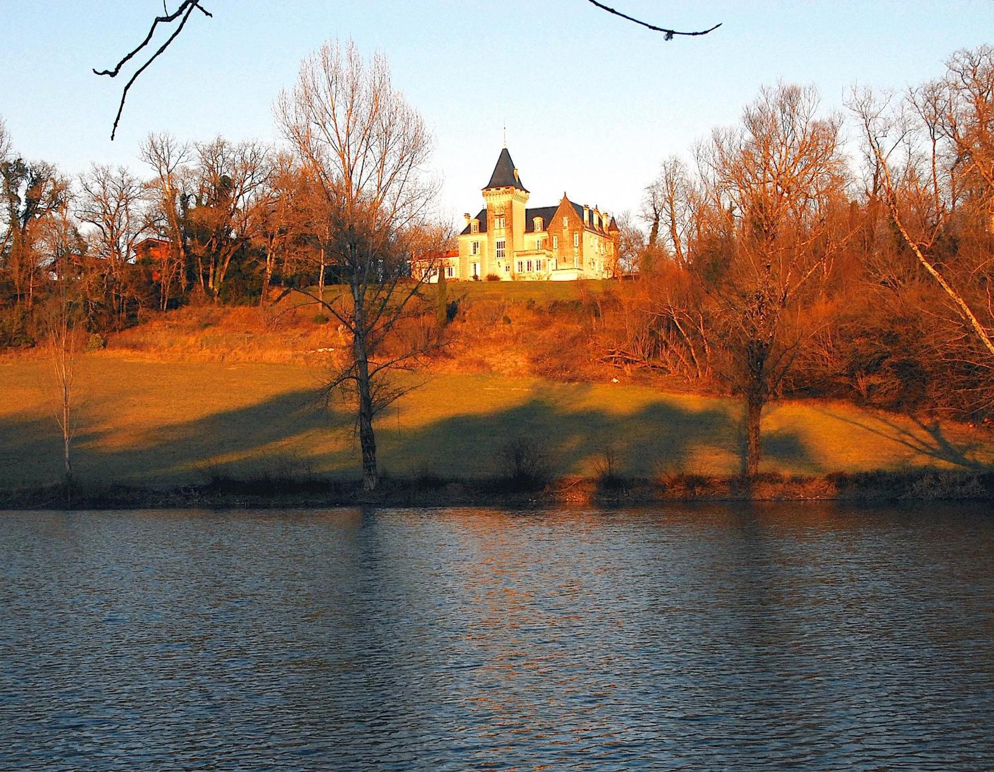 Chateau De Bellevue B&B Et Appartements Avec Piscine Saisonal Chauffee Et Chambres Partout Climatisees Saint-Avit  エクステリア 写真