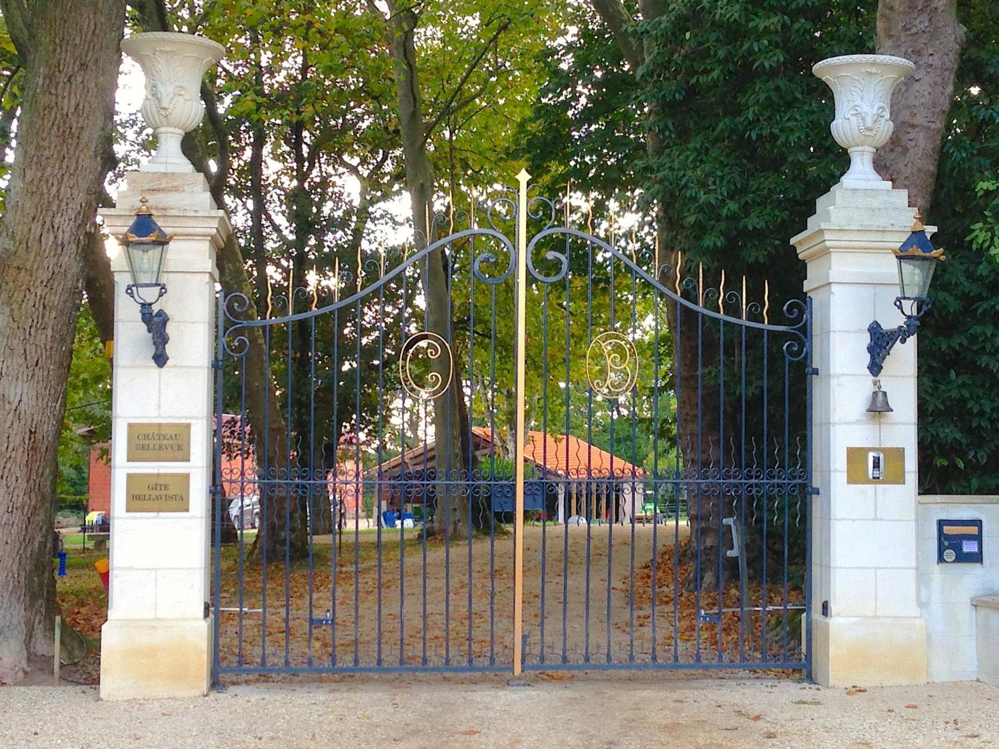 Chateau De Bellevue B&B Et Appartements Avec Piscine Saisonal Chauffee Et Chambres Partout Climatisees Saint-Avit  エクステリア 写真