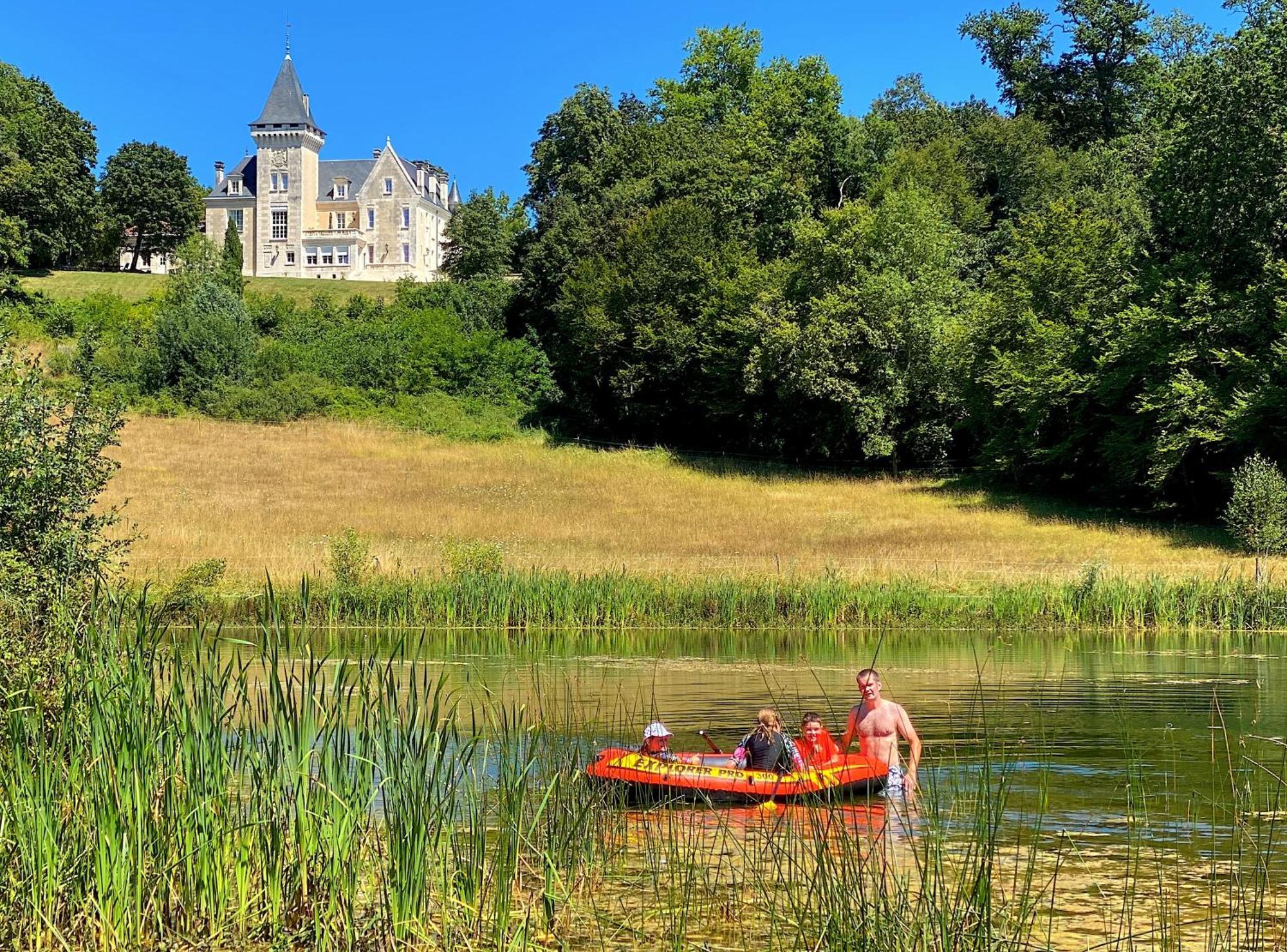 Chateau De Bellevue B&B Et Appartements Avec Piscine Saisonal Chauffee Et Chambres Partout Climatisees Saint-Avit  エクステリア 写真